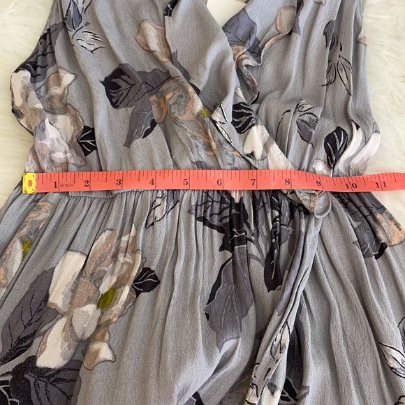 ASTR Grey Dress Floral High Low Multi Gray Size Small - Picture 5 of 13